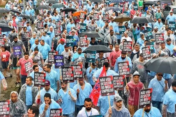 Trabalhadores da Ford convocam protesto contra fechamento da fábrica
