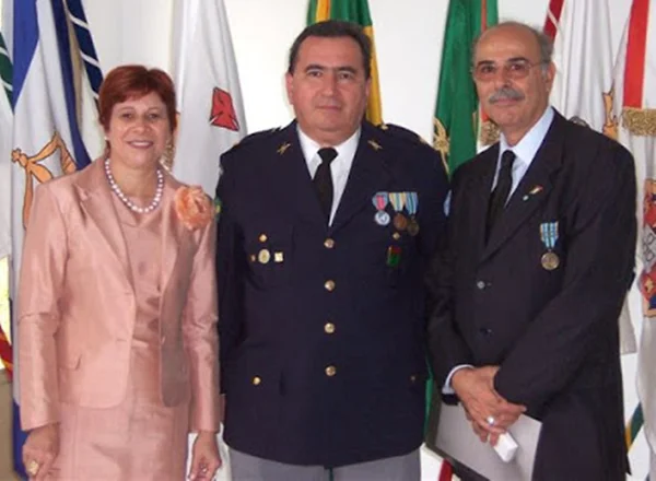 Fernando Vargas Neto com a medalha do Nobel da Paz