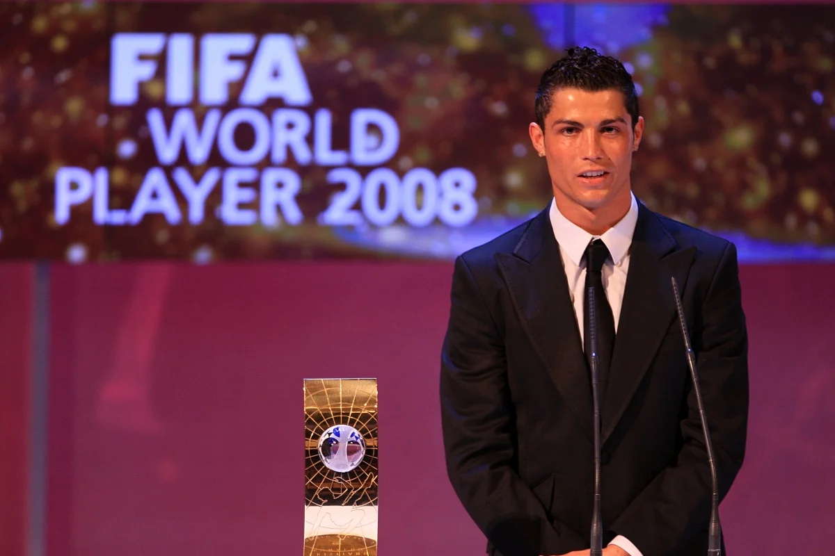 Em destaque: Cristiano Ronaldo é eleito o melhor Bola de Ouro da história