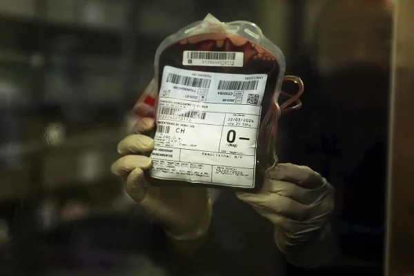 Com as coletas diretamente impactadas pelo Carnaval, a Fundação Hemocentro de Brasília (FHB) convoca os brasilienses a doarem sangue visando garantir o abastecimento do estoque de bolsas que alimentam as unidades da rede pública de saúde e instituições conveniadas.
