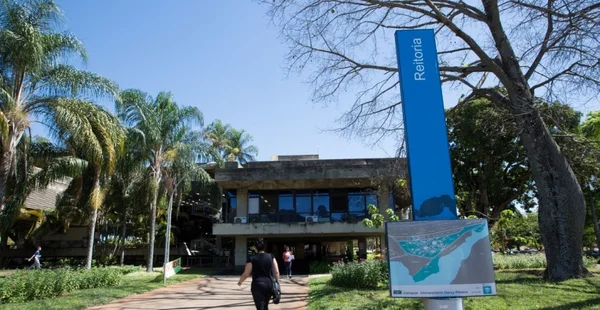 Alunas da UnB denunciam professor por assédio moral e sexual