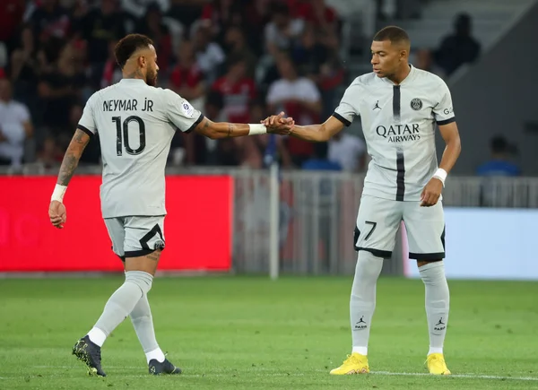 Imagem colorida de Neymar e Mbappé