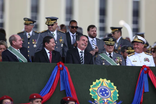 Penduricalho de Bolsonaro a militares vai custar R$ 26 bilhões em 5 anos