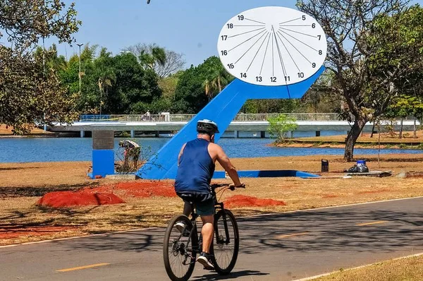 Relógio de Sol do Parque da Cidade é reformado e recebe novas cores; veja como ficou