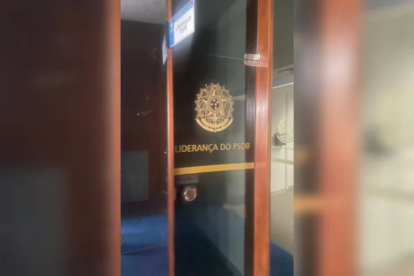 Antiga sala da liderança do PSDB está com as portas trancadas no Senado