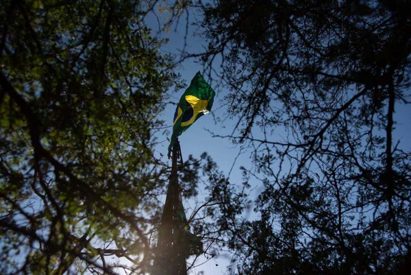 Marinha do Brasil faz a troca da bandeira no mastro da BAndeira Nacional em Brasília