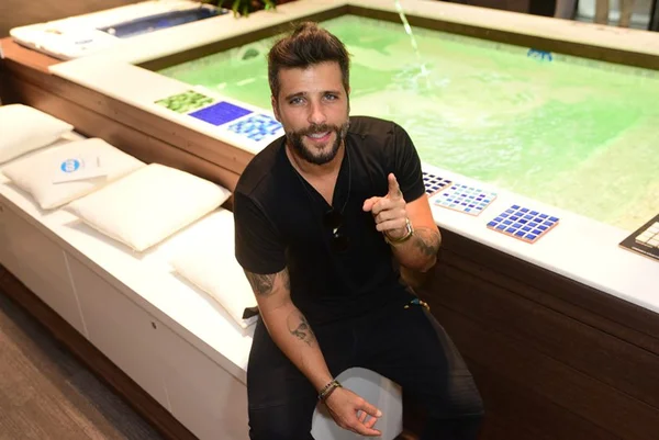 Tempo longe após traição salvou casamento de Giovanna e Gagliasso - destaque galeria