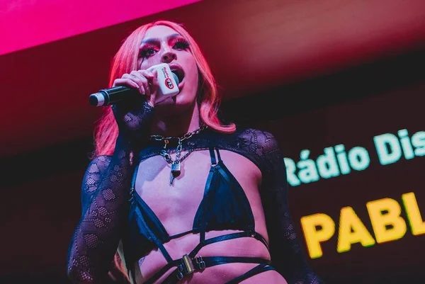 Pabllo Vittar posta foto em Nova York e anuncia “projeto secreto”