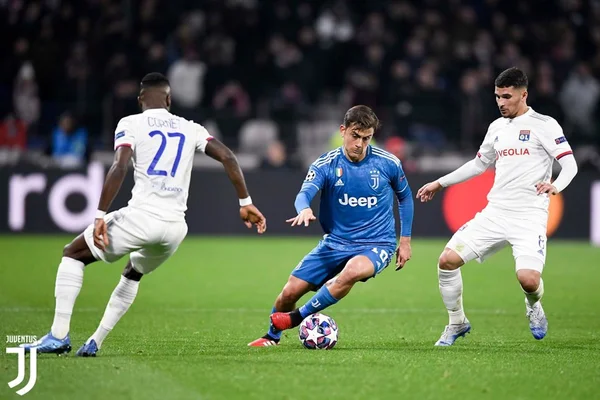 Tousart marca, Lyon bate Juventus e sai na frente na Liga