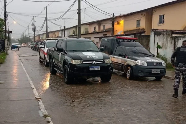 Viaturas e policiais na Paraíba