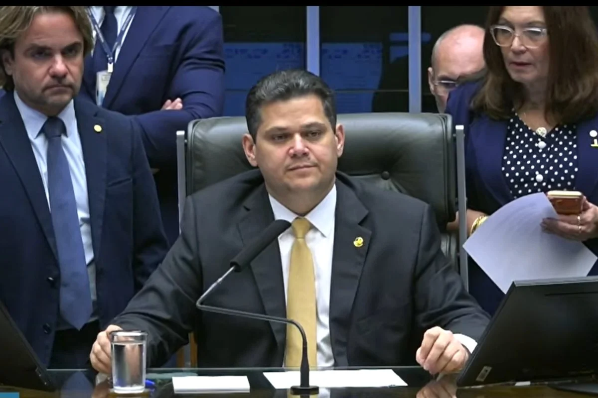 Alcolumbre cancela sessão do Congresso que analisaria vetos de Lula