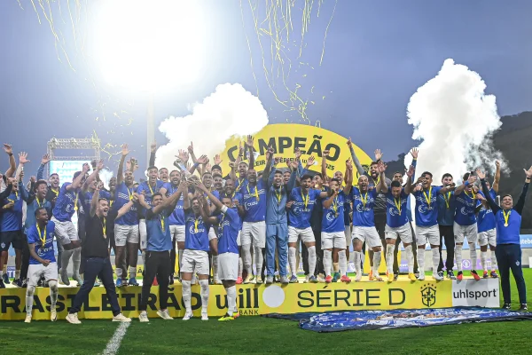 Momento de levantar a taça para o Barra-SC na Série D