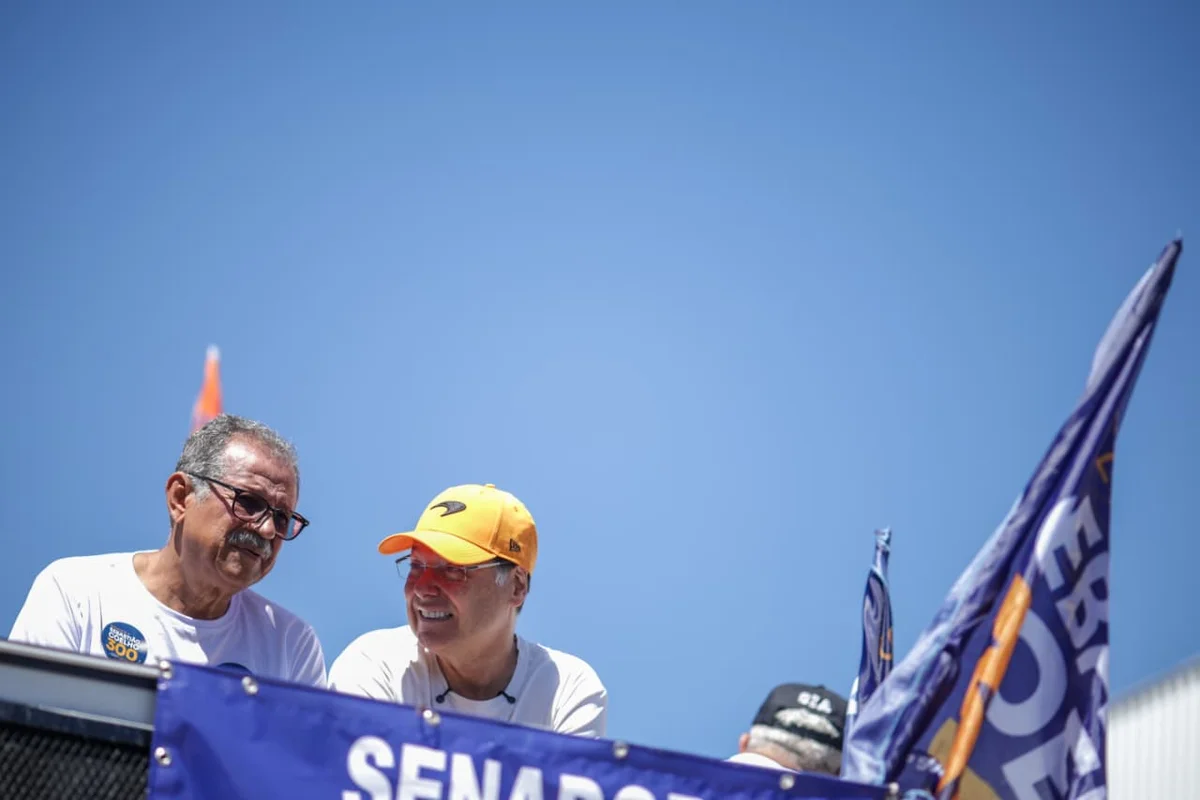 Carreata do candidato ao senador Sebastião Coelho e do candidato ao governo Kiko Caputo no Núcleo Bandeirante
Carreata do candidato ao senador Sebastião Coelho e do candidato ao governo Kiko Caputo no Núcleo Bandeirante