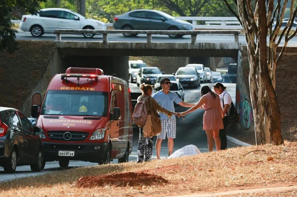 Mulher morre atropelada na Asa Norte