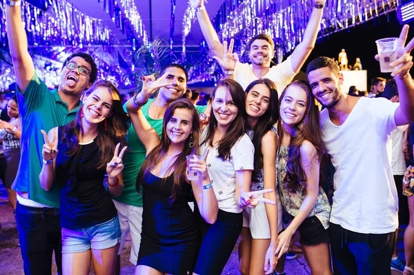Mariana Camargo, Rodrigo Tolentino, Leonardo Tolentino, Julia Faria, Flávio Tolentino, Mariana Tolentino, Paula Tolentino e Fernanda Tolentino e Marcos Martins Mariana Camargo, Rodrigo Tolentino, Leonardo Tolentino, Julia Faria, Flávio Tolentino, Mariana Tolentino, Paula Tolentino e Fernanda Tolentino e Marcos Martins