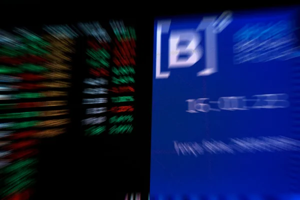 Queda livre: temor sobre bancos derruba bolsas no Brasil, EUA e Europa