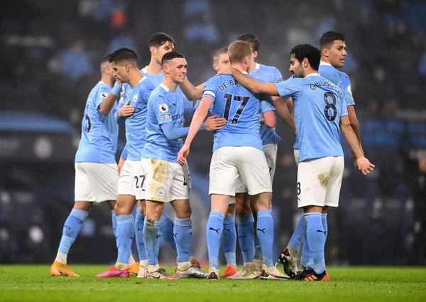 Manchester City desperdiça gols, mas ganha do Brigthon no Inglês e é 3°