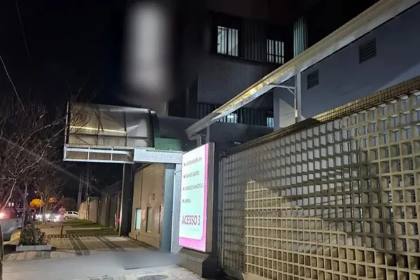 Foto colorida de hospital onde mulher acusou enfermeiro de estupro - Metrópoles