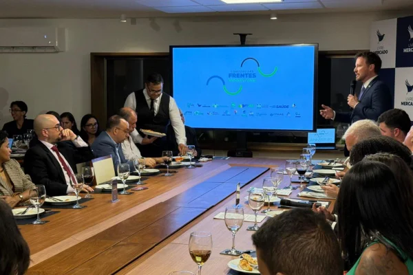 Grupo de parlamentares defende mais debate e adiamento do fim da 6×1