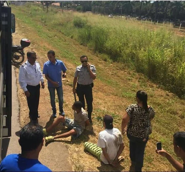 PM prende assaltantes que tentavam roubar passageiros em ônibus