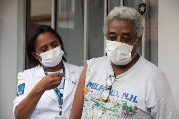 Brasil bate recorde de aplicação da 2ª dose de vacina contra a Covid