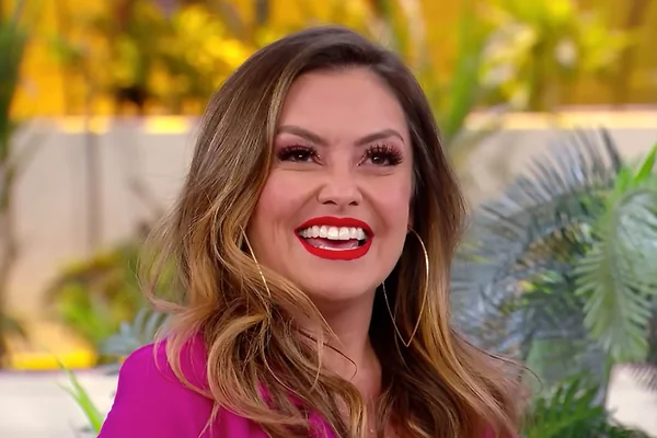 Renata Brás interpreta a Ciumenta em A Praça É Nossa