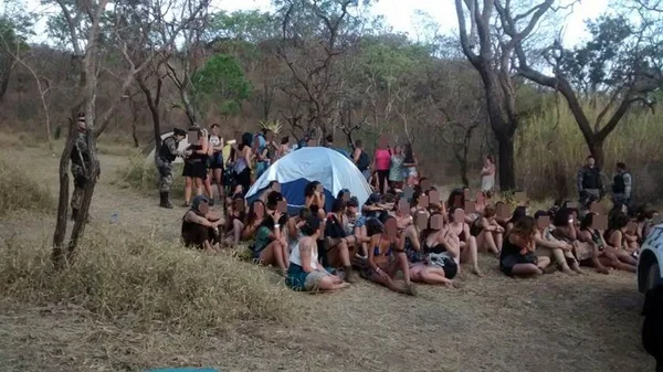 PM acaba com rave regada a drogas em chácara de Brazlândia