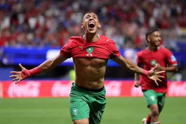 Rahimi comemora terceiro gol de Marrocos diante do Haiti na Copa do Mundo