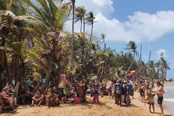 pessoas isoladas em festa rave no panamá