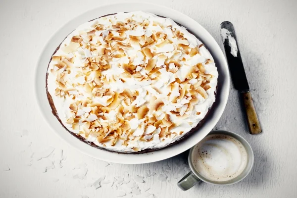 Bolo de coco clássico para servir bem geladinho