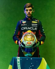 O piloto é tetracampeão mundial na categoria