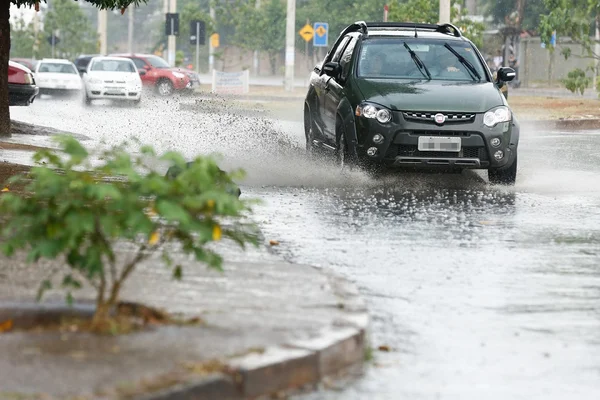 DF: Inmet prevê chuva intensa, granizo e tempo abafado no fim de semana
