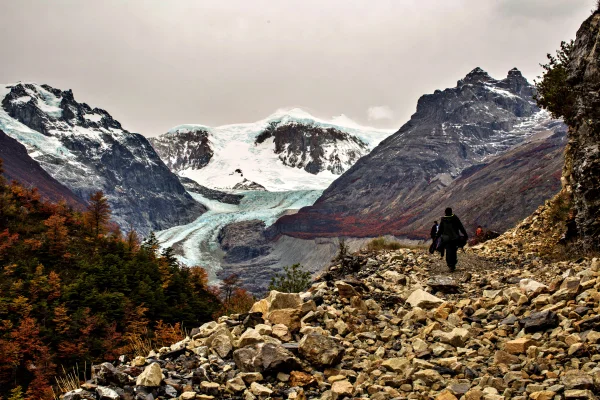 Imagem colorida mostra a Glaciar Calluqueo, localizada em Aysén, no Chile - Metrópoles