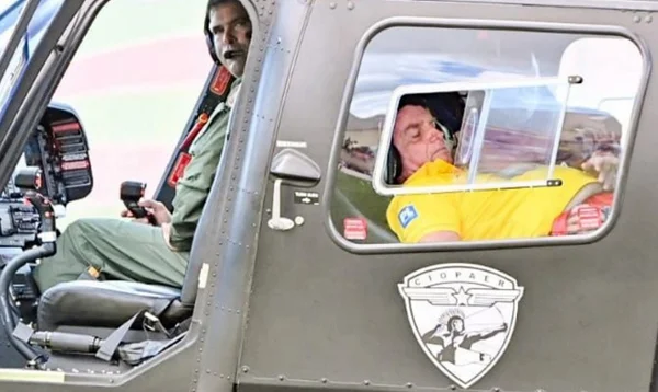 Bolsonaro em helicóptero