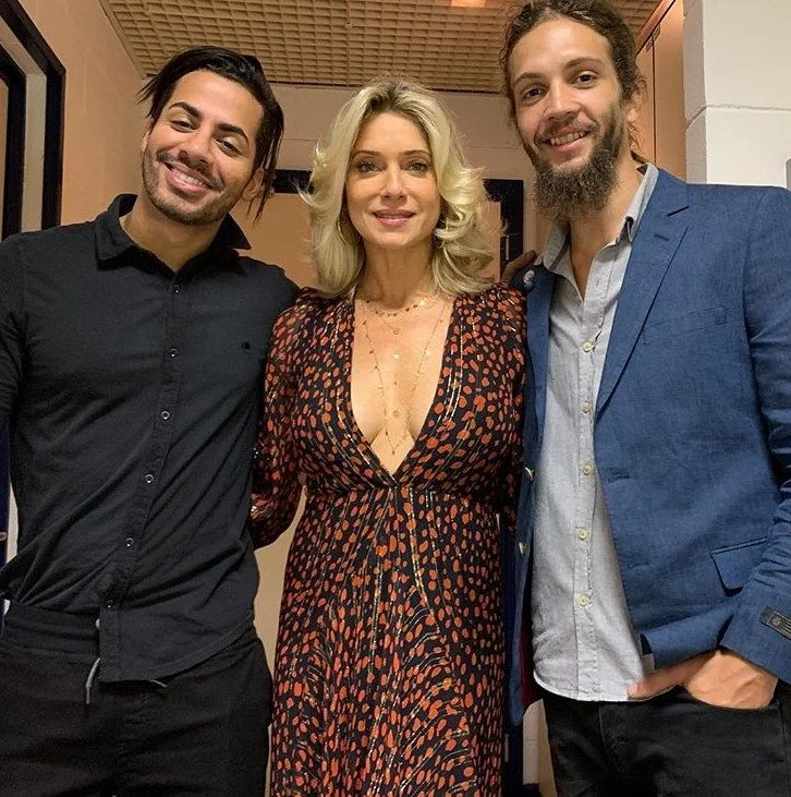 Letícia se apresentou com o cantor Dienis e com o namorado, Pablo Vares Letícia se apresentou com o cantor Dienis e com o namorado, Pablo Vares