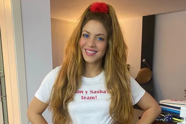 Shakira se fantasiou como líder de torcida dos filhos, Milan e Sasha, do casamento com Piqué - Metrópoles