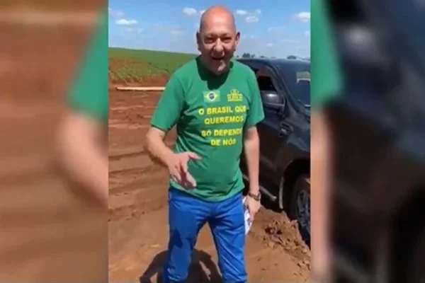 Luciano Hang atola carro em região rural de Ponta Grossa (PR)
