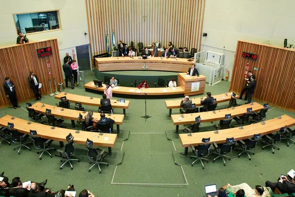 Rollemberg tem dificuldade em aprovar projetos na Câmara Legislativa