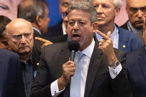 Lira deixou de declarar duas fazendas à Justiça Eleitoral, diz jornal