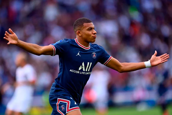 Mbappé comemora gol pelo PSG