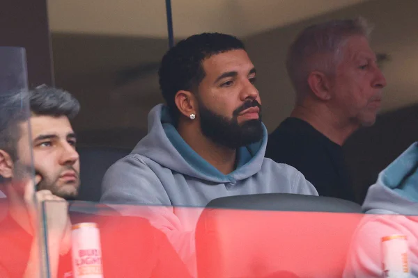 Não deu green: rapper Drake aposta fortuna em vitória do Barça e perde
