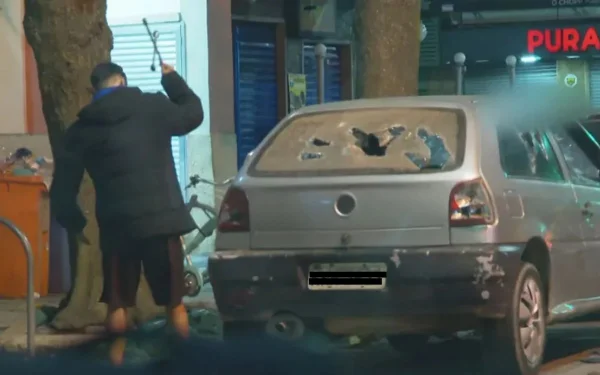 rj jovem destroi o proprio carro