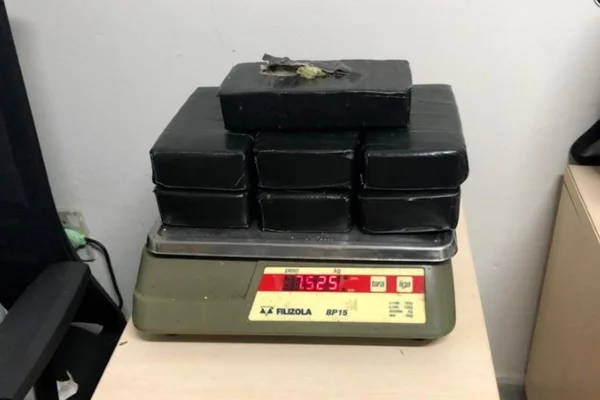 Balança com droga - Metrópoles