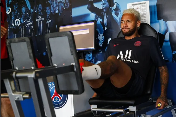 Neymar se reapresenta ao PSG e reforça desejo de deixar o clube