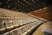 Poltronas, carpetes e cortinas originais da Sala Martins Pena foram substituídos Poltronas, carpetes e cortinas originais da Sala Martins Pena foram substituídos