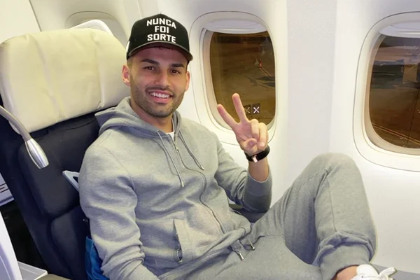 Thiago Maia chega ao Rio para assinar contrato com o Flamengo