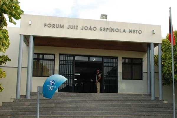 Imagem colorida da fachada do Tribunal da Paraíba
