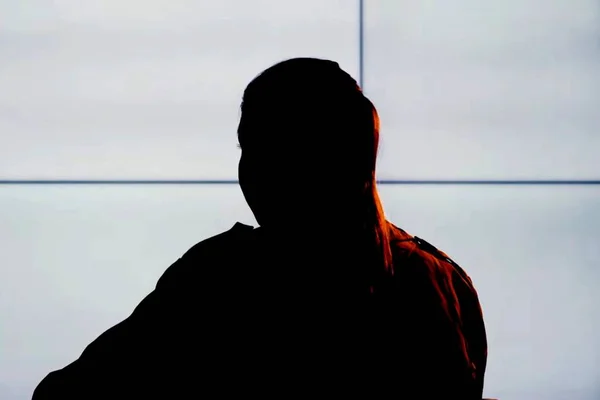 Mãe que deu filha a casal gay se arrepende e vai à Justiça no DF