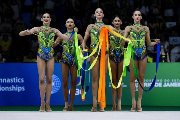 foto com cor. atletas da ginástica rítmica brasileira - metrópoles