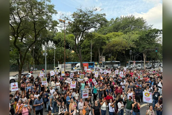 Professores da Rede Municipal decidem permanecer em greve em BH